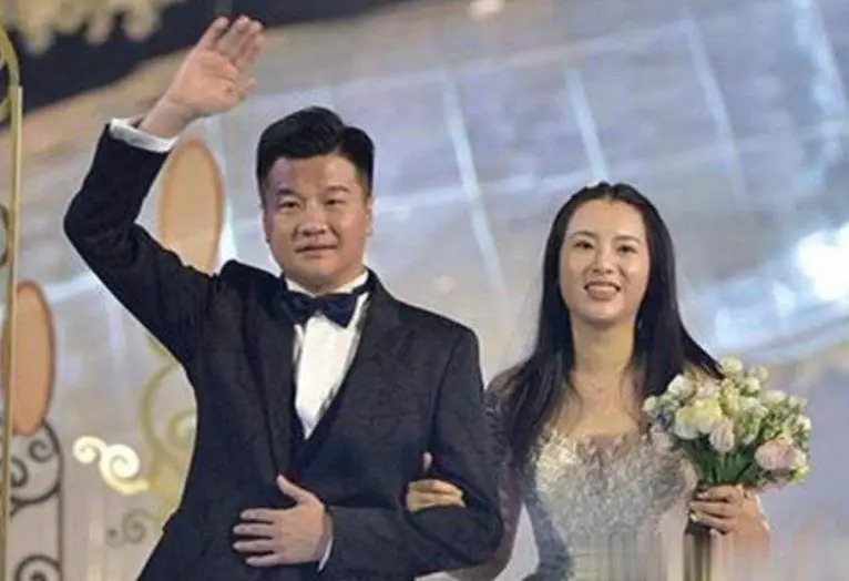 在国外畏手, 年选择退役