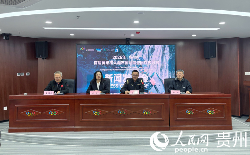 布作为亚洲, 人民网记者